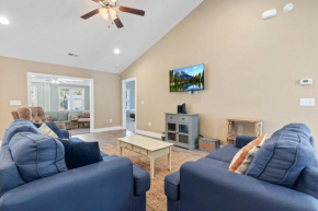 Coastal Pet Friendly Getaway in Murrels Inlet! Perfect for 8 Guests!